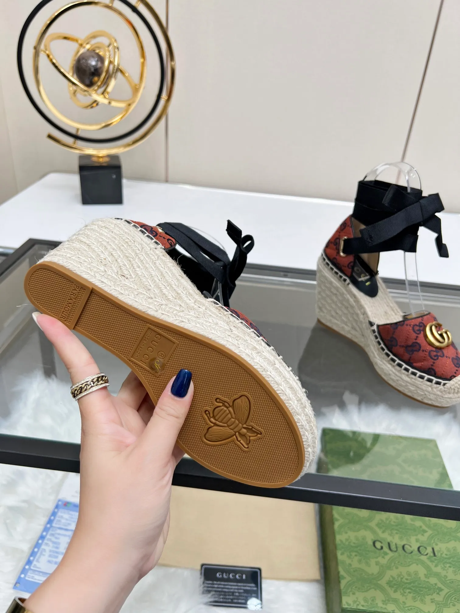 👟👟Ex-factory price 440👟👟 GUCCI wedge fisherman sandals, thick-soled straw, high-end quality, fabric: double G fabric, electric embroidery, lining: mixed sheepskin lining, yardage: 35 ~ 42, color: light blue. Dear new and old customers, the picture has been updated, please transfer the image to change. The upgraded version of the wedge heel currently has more than 40 colors. Transfer the image and sell it.